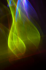 美しい色と線で模様を表現しました。