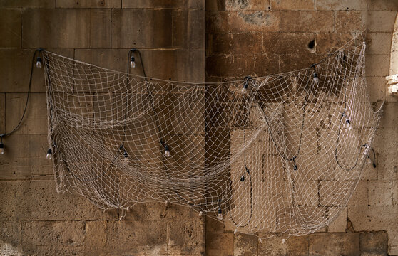 Decoration made of fishing net