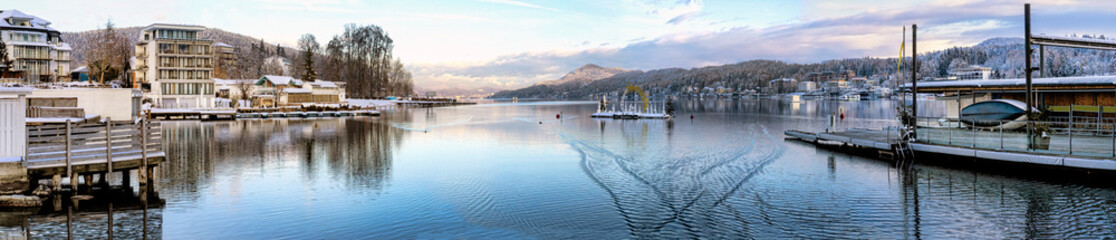 Fototapeta premium Velden, Lake Wörthersee, Austria. Panorama of Wörthersee in Velden with floating Christmas crib on the lake