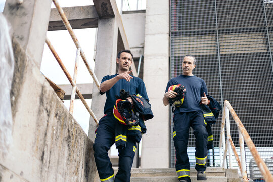 Rettungstreppe Bilder Durchsuchen 7,538 Archivfotos,