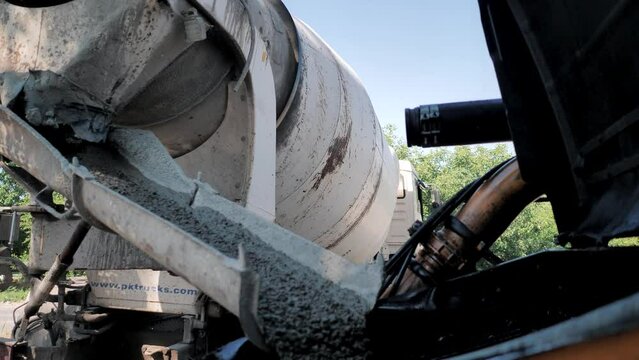 Cement mortar from the concrete mixer flows through the gutter 
