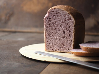 sliced purple bread