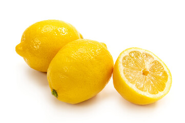 半分にカットしたレモン