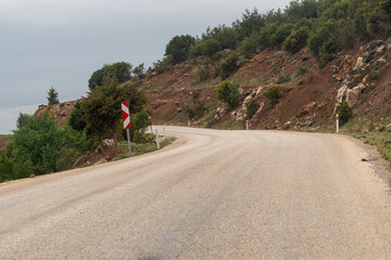 Selective focus shot of left-turning driveway.