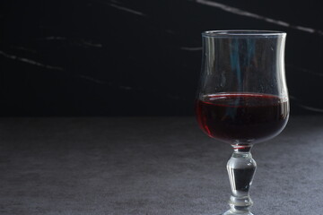 赤ワインのグラス