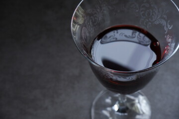 赤ワインのグラス
