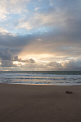 Obraz premium Peaceful sunrise as a storm approaches