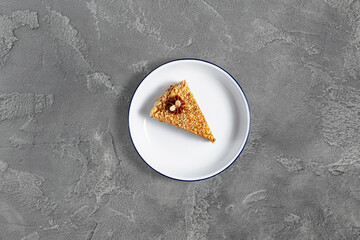 Wafer cake with nuts