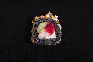 Roll with sprinkles, black rice, nori, cucumber, squid, tuna