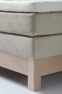 detail of bed 