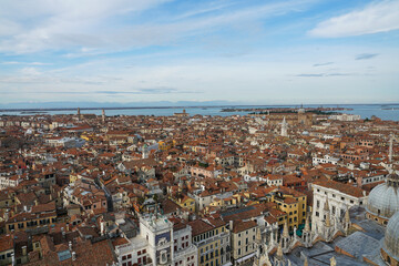 Fototapeta na wymiar View of the city of Venice