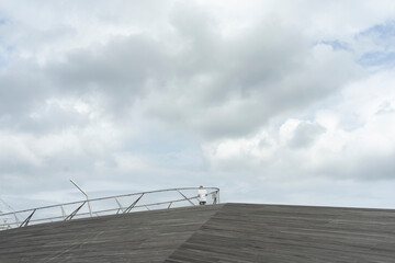 青空、海のデッキ