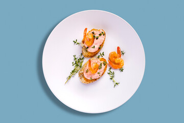 Sandwiches with thyme, shrimps and caviar paste