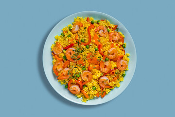 Rice with thyme, shrimps, bell peppers, peas and carrots