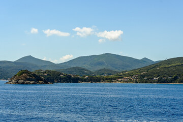 Cavo, Küste, Felsenküste, Elba, Insel, Isola dei Topi, Mäuseninsel, Meer, Capo Castello, Badestrand, Badeort, Wassersport, Fähre, Palmaiola, Toskanischer Archipel, Sommer, Italien