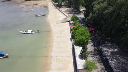 Rawai Beach lies at the southernmost tip of Phuket. This west-facing beach is very pleasant, with plenty of trees providing shade. 