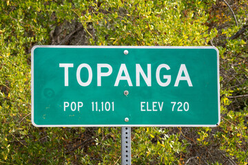 Topanga, CA city sign showing population and elevation - obrazy, fototapety, plakaty