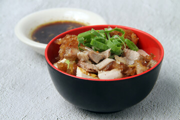 Freshly cooked Filipino food called Tokwa't Baboy