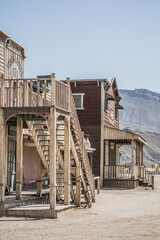 paisaje de un poblado del oeste americano.
decorado de cine western