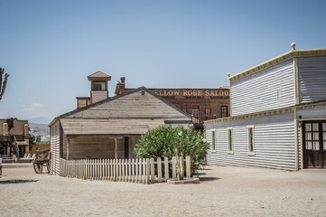 paisaje de un poblado del oeste americano.
decorado de cine western