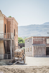 paisaje de un poblado del oeste americano.
decorado de cine western