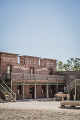 paisaje de un poblado del oeste americano.
decorado de cine western