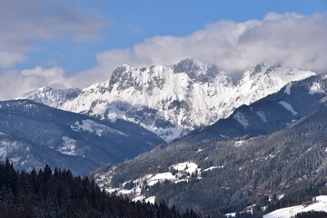 Fototapeta na wymiar Admonter Reichenstein im Winter, Steiermark