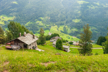 スイスの風景　山間の村　