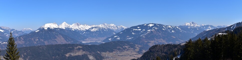 Fototapeta premium Panorama Haller Mauer und Dürrenschoberl, Steiermark, Blick von der Hohen Trett