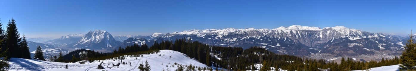 Fototapeta na wymiar Panorama Dachstein, Grimming und Totes Gebirge, Steiermark, Blick von der Hohen Trett