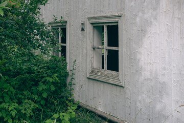 Fototapeta na wymiar Abandoned wooden house of Toten, Norway.
