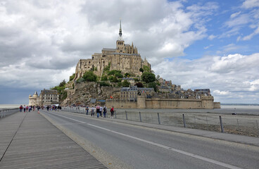 Le nouveau pont-passerelle du Mont Saint-Michel