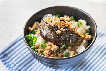 茄子のそぼろ丼