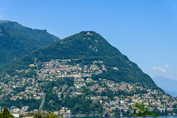 Obraz premium Lugano, Luganersee, See, Seeufer, Monte Brè, Castagnola, Aussichtsberg, Wanderweg, Stadt, Sommer, Tessin, Schweiz