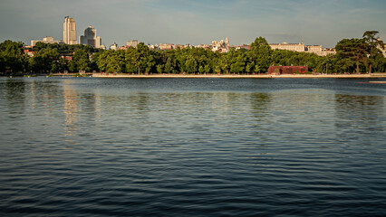 Obraz premium Landscape view of Madrid from park side