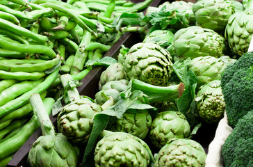 Obraz premium alcachofas de mercado