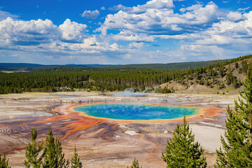 Obraz premium High angle view of the famous Grand Prismatic Spring