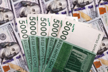 Kyrgyz banknotes in denominations of 5000 soms and American kupbras in denominations of 100 dollars