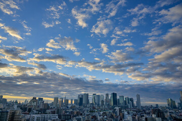 clouds over city 2020年12月4日07時頃、新宿の高層ビル群を撮影。