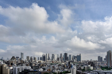 2022年5月27日16時頃、新宿の高層ビル群を撮影。