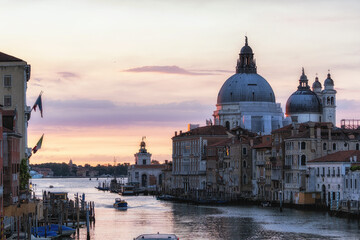 Obraz na płótnie Canvas Accademia Bridge Sunrise View