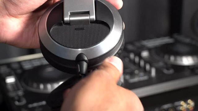 DJ headphones plug-in