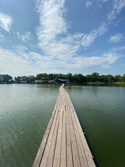 Naklejka premium pier on the lake