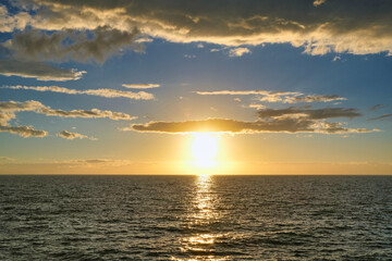 夕焼けの海
