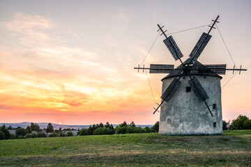 Fototapeta na wymiar The windmills of Tés, main attraction of Tés, at Lake Balaton in the sunset