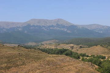 Fototapeta na wymiar Views of the Moncayo Natural Park from the town of Trasmoz (Zaragoza)