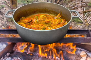 Cari de poissons sur feu de bois, pique-nique réunionnais 