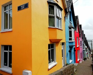 Fototapeta na wymiar Colorful houses, cobh ireland, europe, cobh ireland, highlights houses and buildings of cobh ireland
