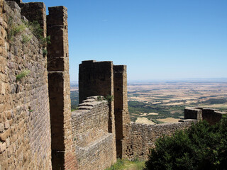 Murallas de un castillo medieval. Murallas del Castillo de Loarre en Huesca, Espa&ntilde;a.