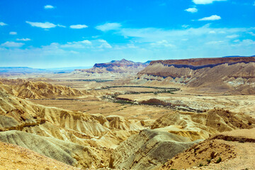 The walls of the canyon Ein Avdat